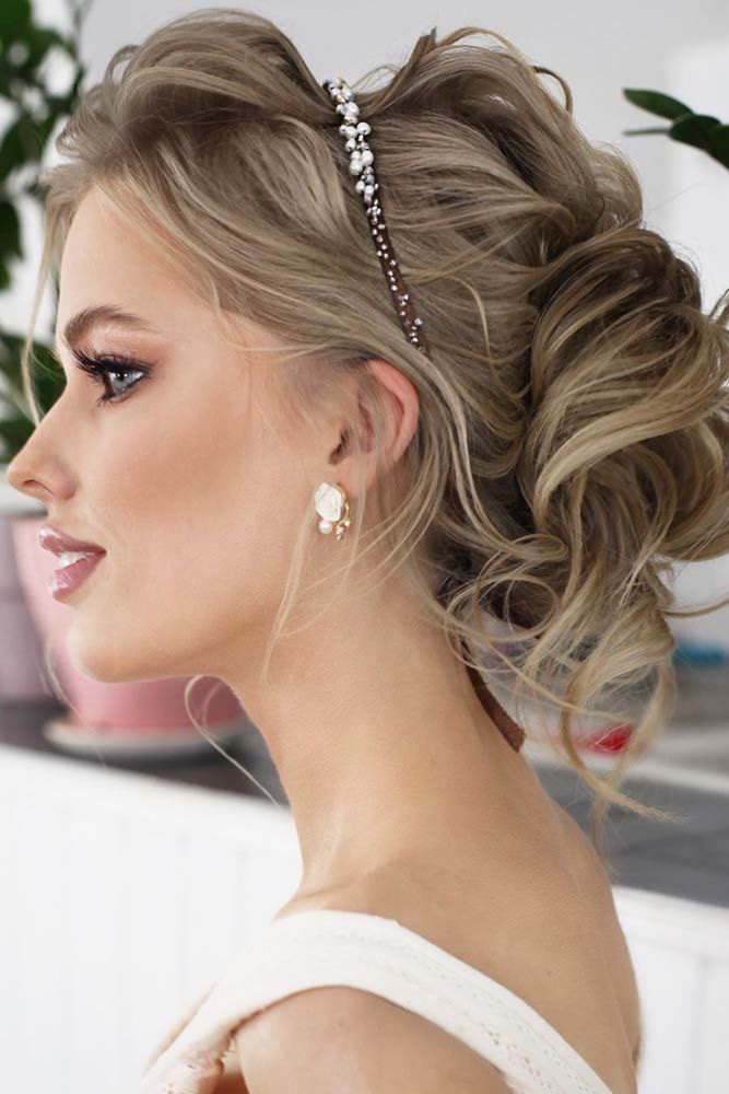 Updo With Headband Hairstyles For Thin Hair #thinhair #hairtypes