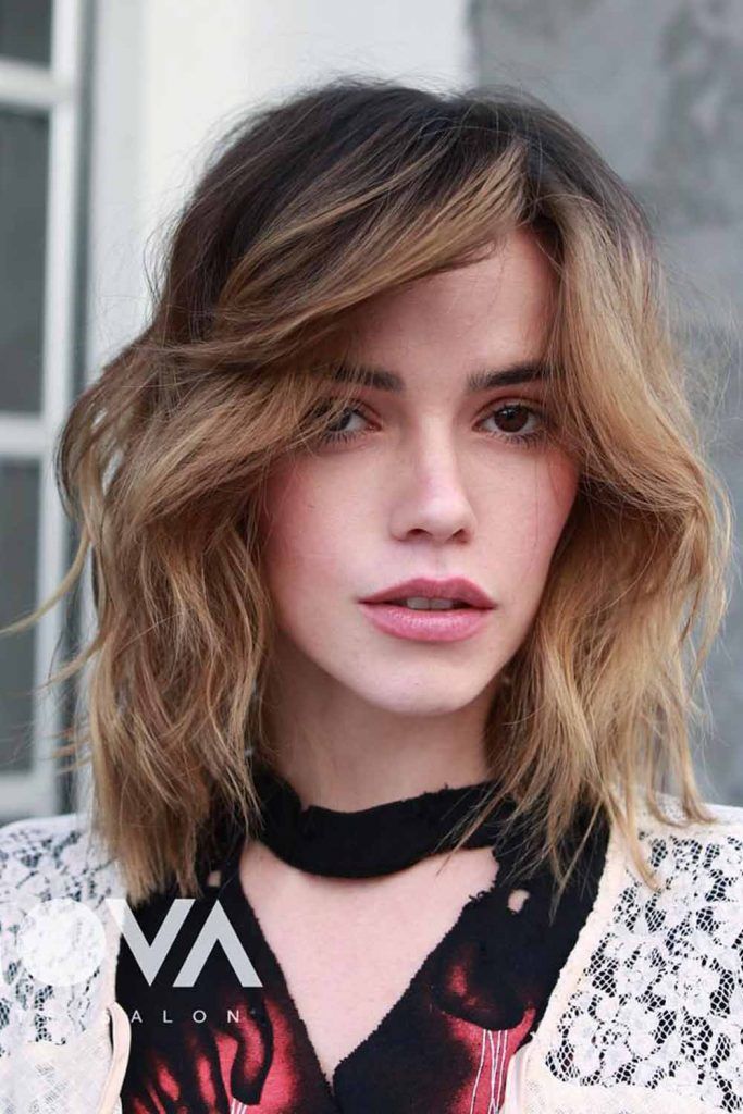 Sandy Wavy Side-Parted Lob<